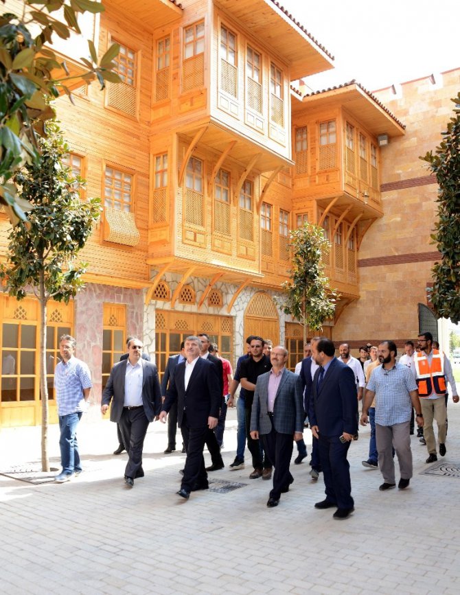Selçuklu ve Osmanlı mimarisinden izler taşıyan “Ecdat Parkı” tamamlandı