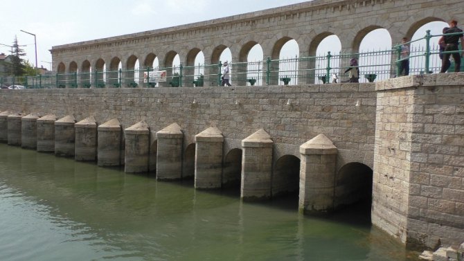 Beyşehir Gölü’nden kanala yavru balık akışına tepki