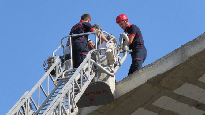 Konya’da inşaatın çatısında kalıp çöktü: 4 yaralı
