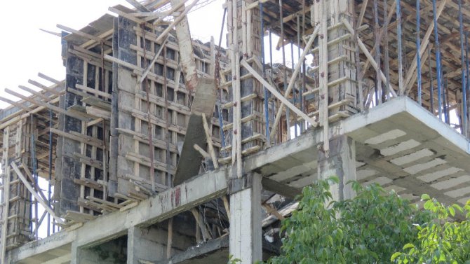 Konya’da inşaatın çatısında kalıp çöktü: 4 yaralı