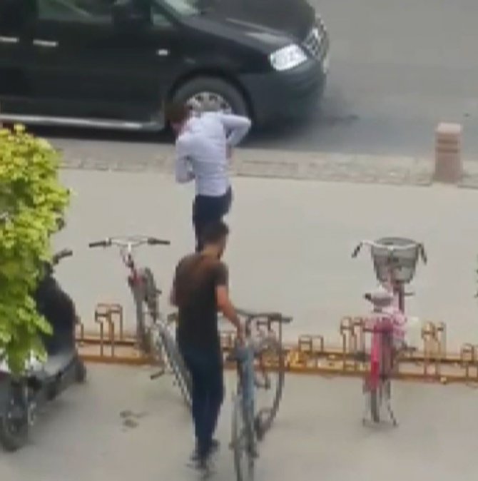 Biri gizledi, diğeri çaldı