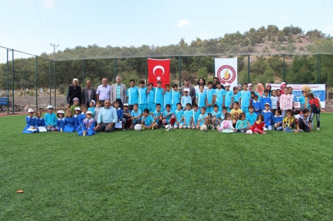 Seydişehir’de gençlere yeni sentetik çim saha