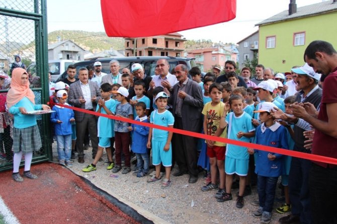 Seydişehir’de gençlere yeni sentetik çim saha