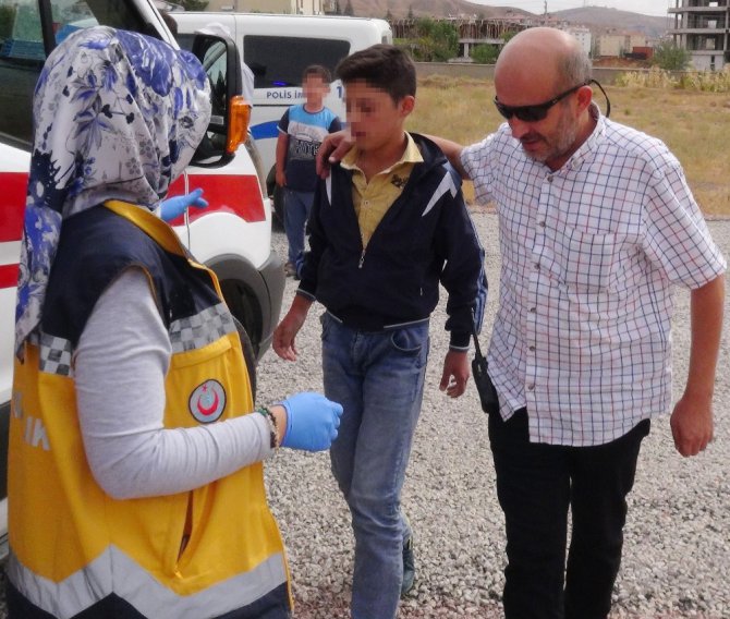 Polisten kaçan motosiklet sürücüsü kaza yaptı: 2 yaralı