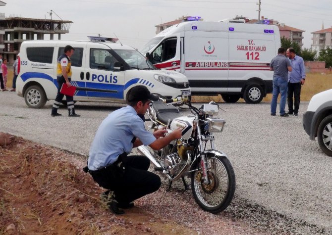 Polisten kaçan motosiklet sürücüsü kaza yaptı: 2 yaralı