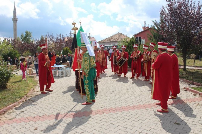 Beyşehir’de 4. Geleneksel Akçabelen Çetmi Şeker Fasulyesi Festivali