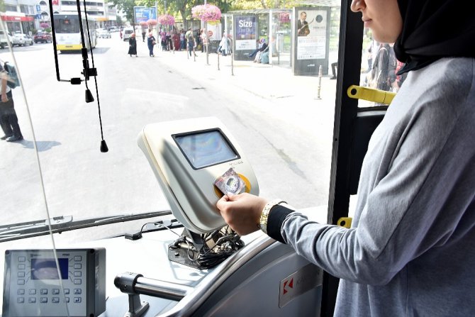 Konya’da öğrenciler ulaşımdan elkart ile 3 gün ücretsiz yararlanıyor