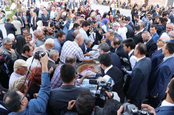 Cumhurbaşkanlığından Konya’da aşure dağıtımı