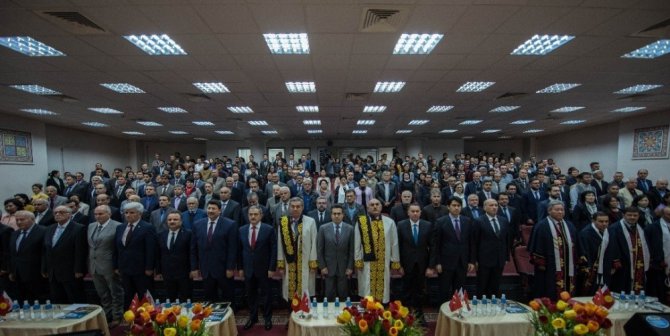 Kırgızistan Türkiye Manas Üniversitesi’nde ilk ders Rektör Şahin’den