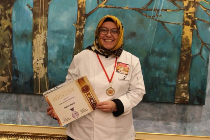 NEÜ öğrencilerine pastacılık festivalinden ödül