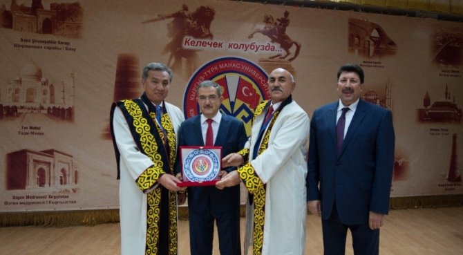Kırgızistan Türkiye Manas Üniversitesi’nde ilk ders Rektör Şahin’den