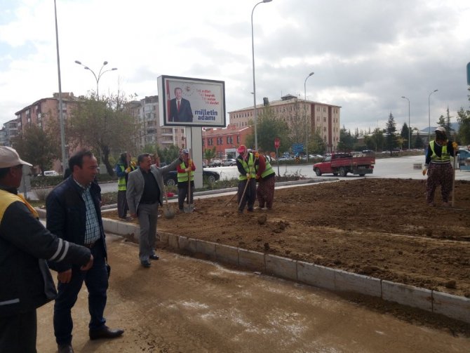 Seydişehir Belediyesi refüj çalışmalarına devam ediyor