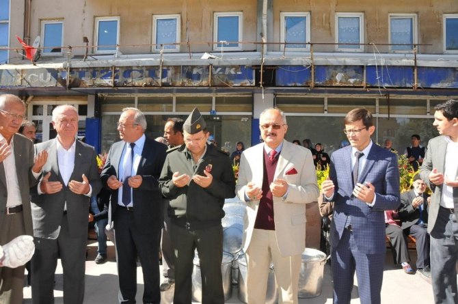 Akşehir Belediyesinden aşure ikramı