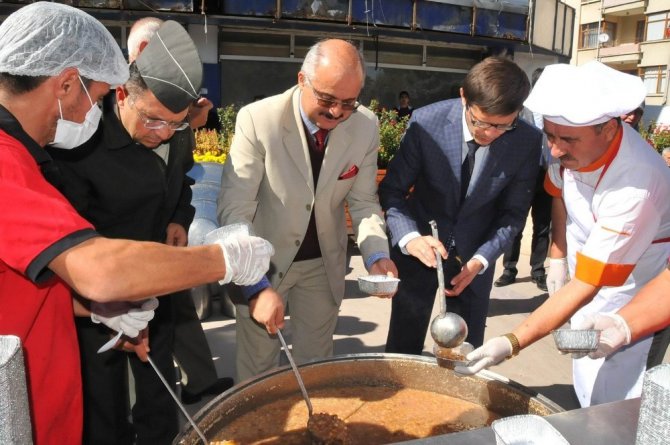 Akşehir Belediyesinden aşure ikramı