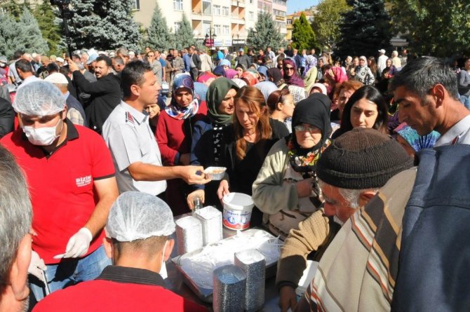 Akşehir Belediyesinden aşure ikramı