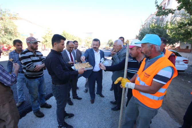 Başkan Özaltun, asfalt çalışmalarını inceledi