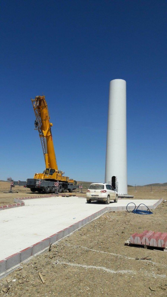 Hüyük çiftçisi, rüzgar enerji santralının devreye girmesini bekliyor