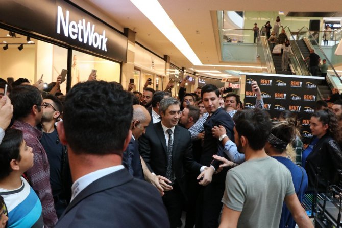 Necati Şaşmaz’a Konya’da yoğun ilgi