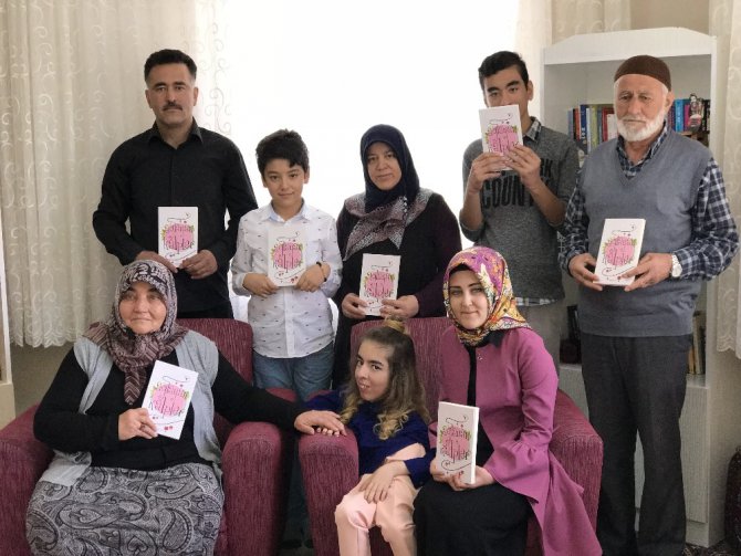 SMA hastası genç kız ikinci kitabını çıkarmaya hazırlanıyor