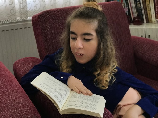 SMA hastası genç kız ikinci kitabını çıkarmaya hazırlanıyor