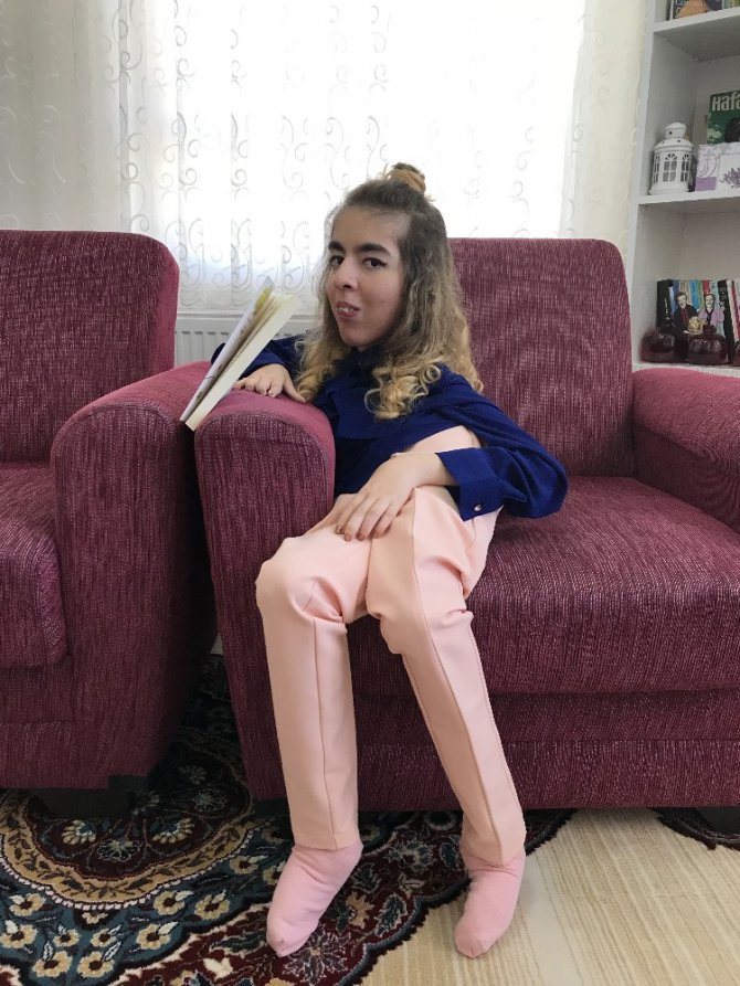 SMA hastası genç kız ikinci kitabını çıkarmaya hazırlanıyor