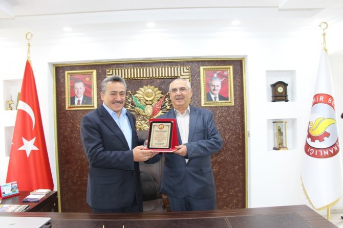 Başkan Tutal’a vatandaşlardan teşekkür plaketi