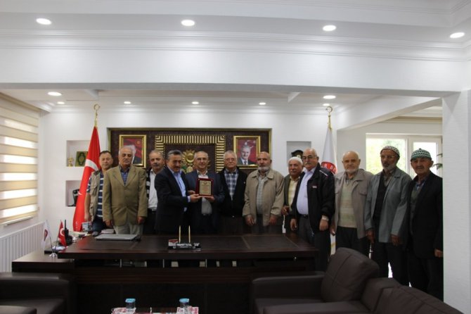 Başkan Tutal’a vatandaşlardan teşekkür plaketi