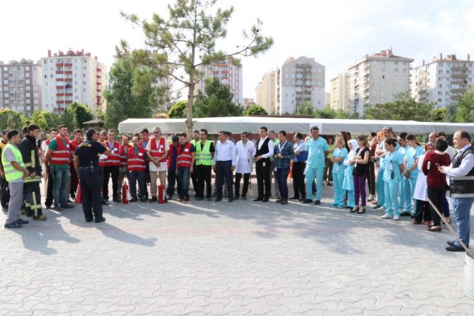 Afet ve yangın tatbikatı gerçeğini aratmadı
