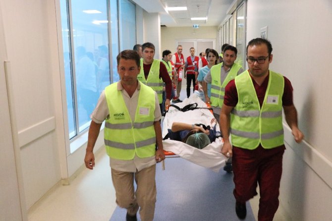 Afet ve yangın tatbikatı gerçeğini aratmadı