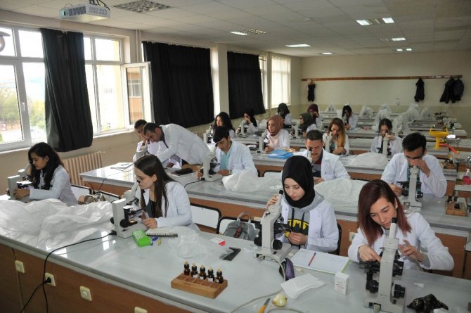Prof. Dr. Küçüködük: “Selçuk Üniversitesi Fen Fakültesi örnek oluyor”