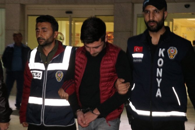 Annesine küfür ettiğini iddia ettiği genci bıçaklayarak öldürdü