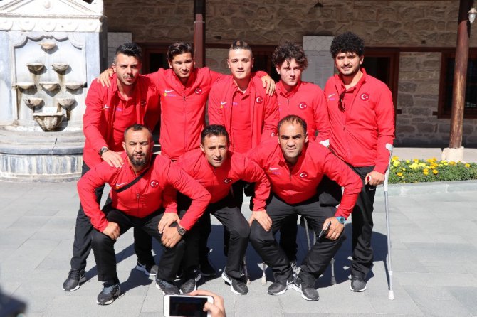 Ampute Futbol Milli Takımı’ndan Mevlana Müzesi’ni ziyaret