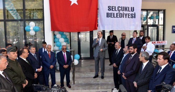 Başkan Altay’dan muhtarlara anlamlı hediye