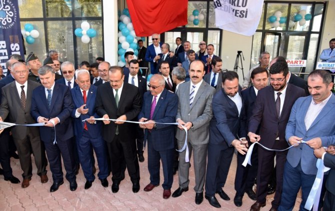 Başkan Altay’dan muhtarlara anlamlı hediye