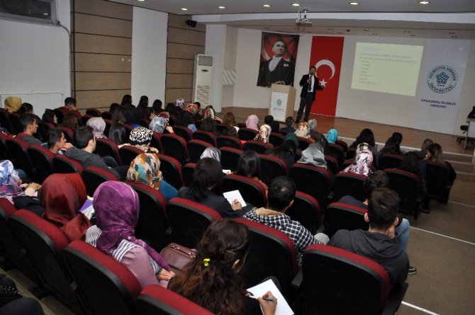 NEÜ’lü öğrenciler madde bağımlılığı konusunda bilgilendirildi