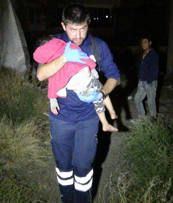 Taliban’dan kaçan 10 kişilik Afgan aile tek göz barakadan kurtarıldı