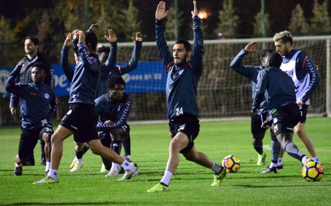 Atiker Konyaspor Mehmet Özdilek yönetiminde ilk çalışmasını yaptı