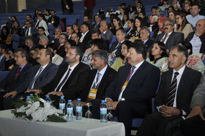 Selçuk’ta Uluslararası Türkiye-Pakistan Kimya Kongresi başladı