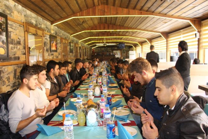 Başkan Tutal 97/4 tertip asker adaylarıyla bir araya geldi