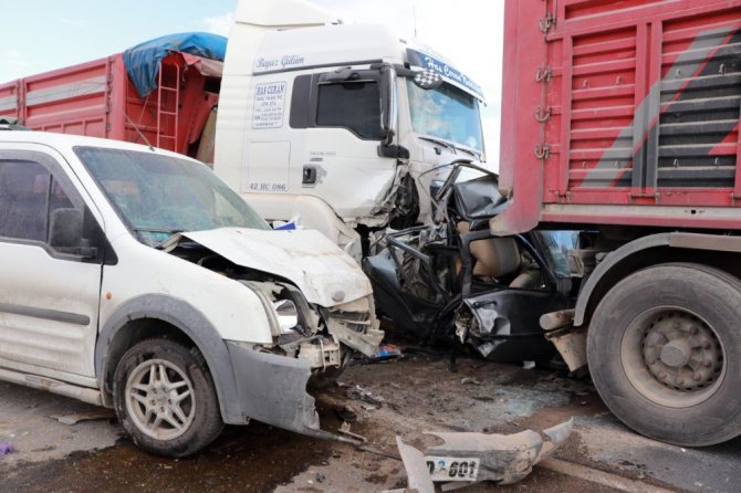 Aksaray’da kum fırtınası zincirleme kazaya sebep oldu: 2 ölü, 19 yaralı