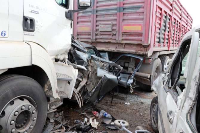 Aksaray’da kum fırtınası zincirleme kazaya sebep oldu: 2 ölü, 19 yaralı