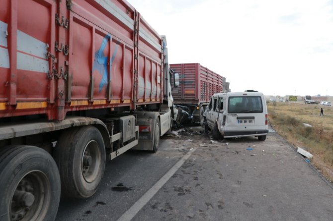 Aksaray’da kum fırtınası zincirleme kazaya sebep oldu: 2 ölü, 19 yaralı