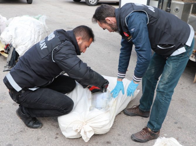 Aksaray’da Suriyeliler 220 kilo esrarla yakalandı