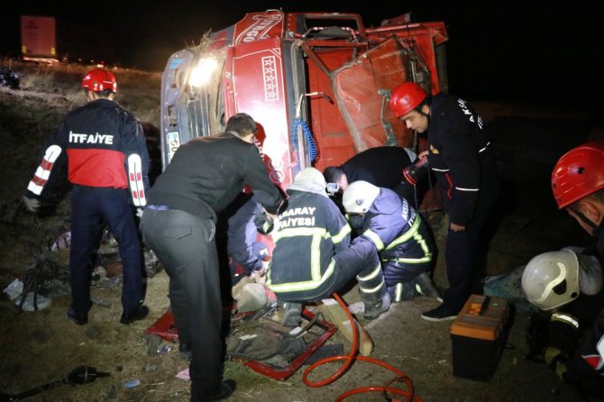 Kazada kamyonda sıkışan sürücüye ‘Sadece ayağın kırık’ tesellisi