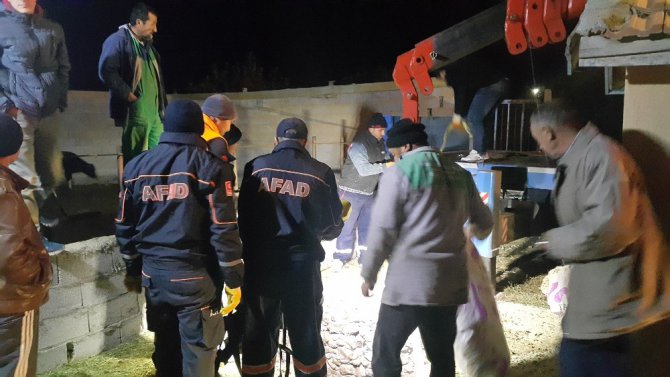 Foseptik çukuruna düşen boğa kurtarıldı