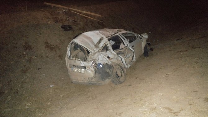 Köpeğe çarpan otomobil şarampole yuvarlandı: 1 ölü, 4 yaralı