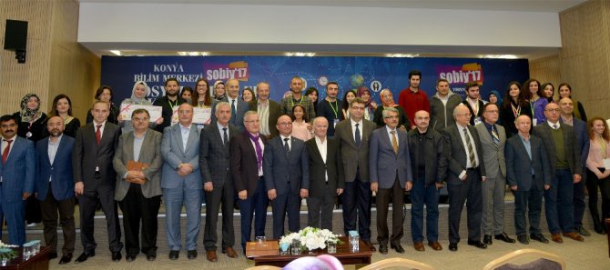 Ülkenin geleceği olan başarılı gençler ödüllendirildi