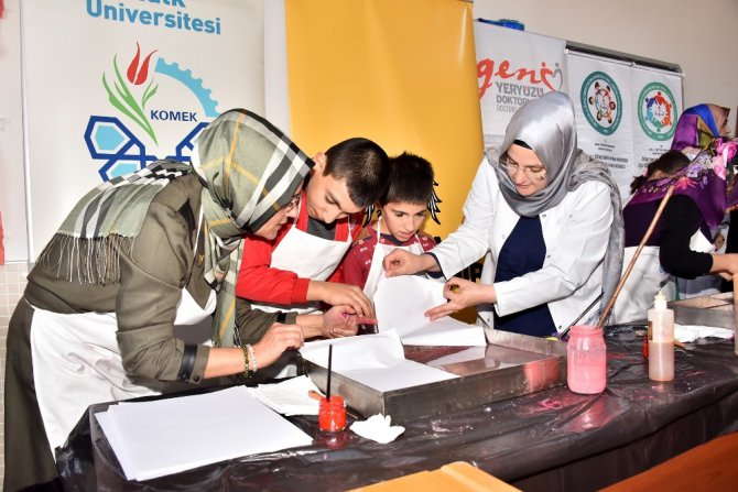 KOMEK ve tıp fakültesi öğrencileri özel gençleri mutlu etti