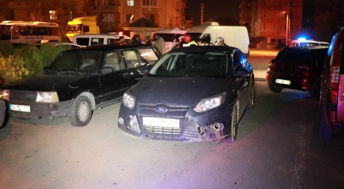 Alkollü sürücü polis aracına çarptı