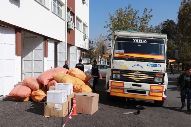 Aksaray’da bebek bezleri arasında kaçak sigara sevkiyatı